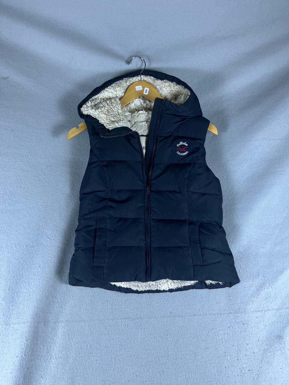 Hollister Puffer Vest Womens M Blue Hooded Sherpa Lined Logo Warm Winter Outdoor